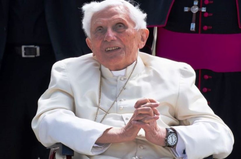 Papa Bento XVI sabia de padres que abusaram de crianças, acusa investigação