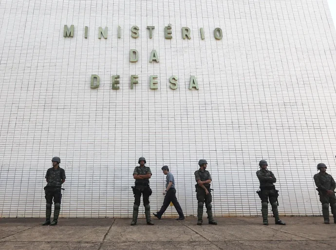 Crise diplomática atinge cooperação militar entre Brasil e EUA