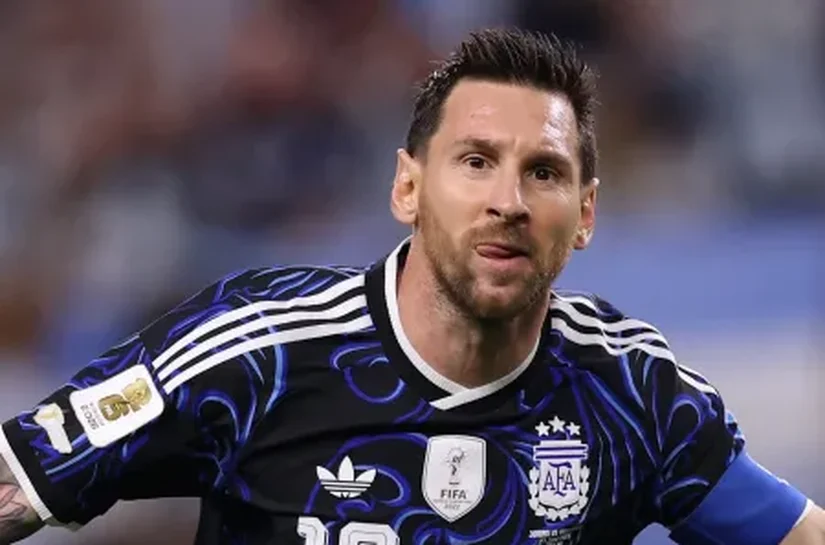 Messi entra, amplia recorde, e Argentina bate Jordânia para passar com 100%