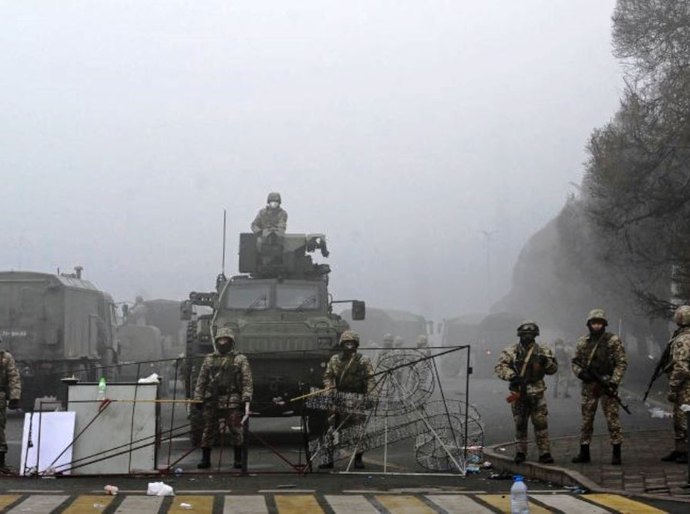 Rússia manda tropas para reprimir levante violento no Cazaquistão