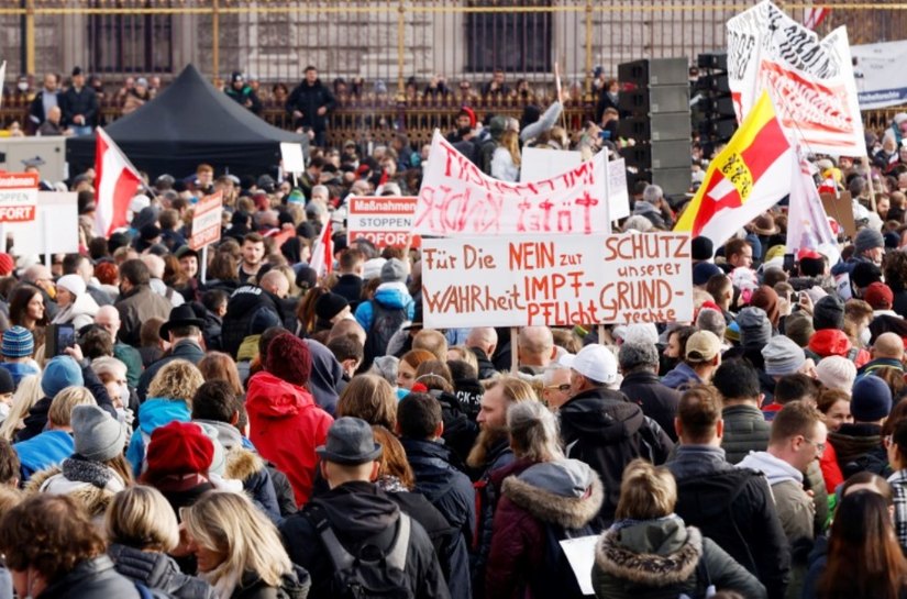 Mundo está entrando em quarta onda de covid-19, diz diretora da OMS