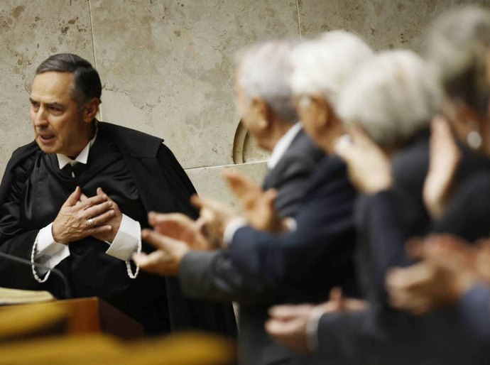 Barroso prega harmonia entre Poderes e elogia ação das Forças Armadas contra “golpismo” ao assumir presidência do STF