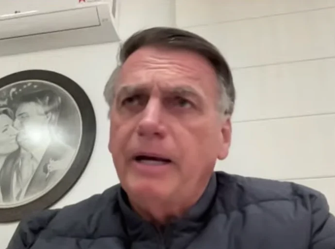 Não cogito pedir asilo, diz Bolsonaro após alegação final da PGR