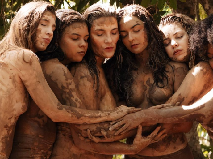 Espetáculo une dança, teatro e música para celebrar ancestralidade e protagonismo feminino