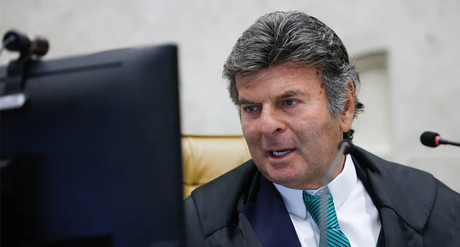 Fux confirma sessão extraordinária para analisar afastamento de Andrei