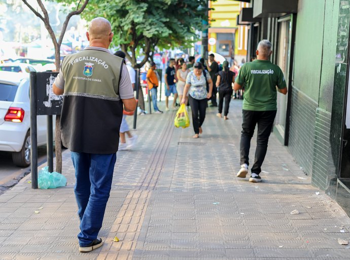 Prefeitura orienta ambulantes e alerta para apreensão de mercadorias