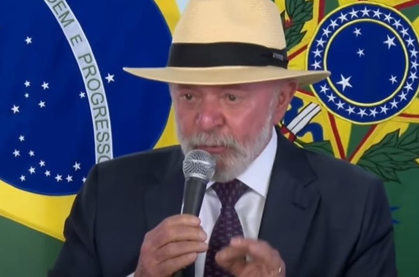 Lula sanciona projeto que proíbe uso de celulares nas escolas