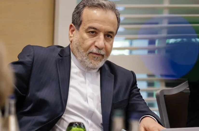 Chanceler do Irã deixa Paquistão após reunião com mediadores, dizem fontes