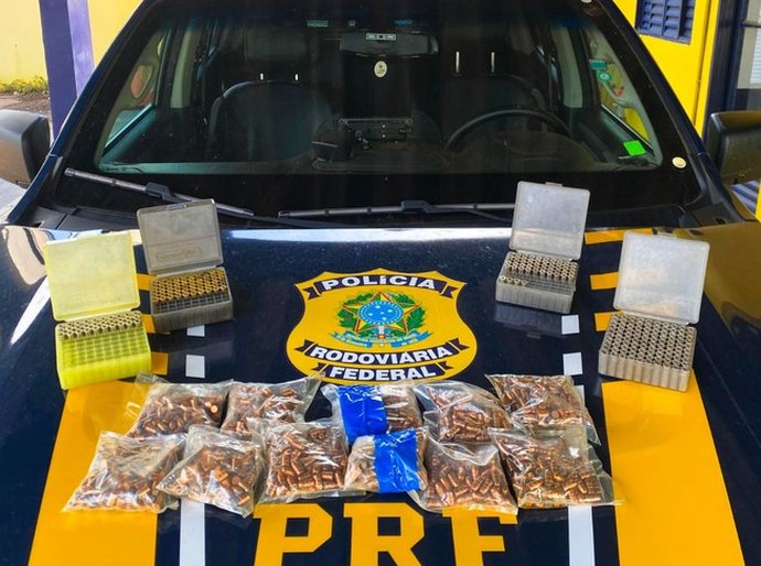 PRF apreende mais de mil munições e equipamentos de recarga em Rondonópolis, MT