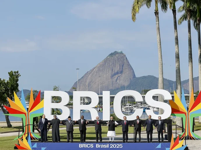 Trump diz que Brics vai acabar rapidamente se bloco ameaçar dólar