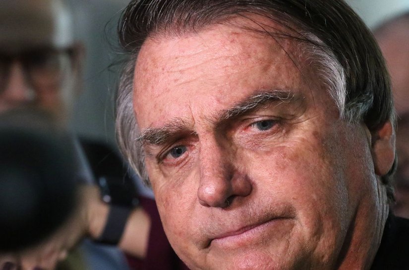 Investigação cita US$ 25 mil em dinheiro que seriam para Bolsonaro