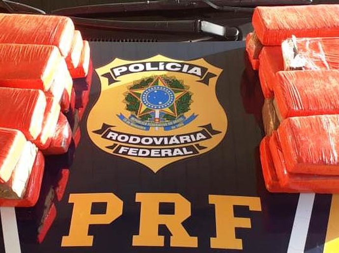 Polícia Civil e PRF prendem duas mulheres com mais de 22 quilos de maconha que seriam trazidos para abastecer mercado de Cuiabá