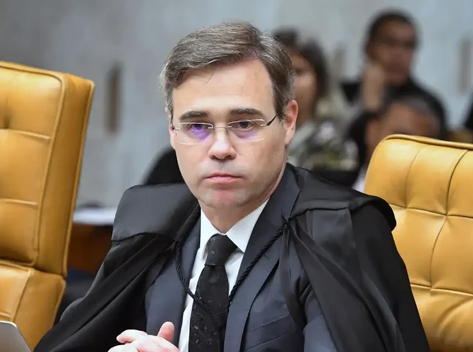 Mendonça diz que compartilhar conteúdo do celular de Vorcaro só serviria para 'tumultuar' e pode colocar investigações em risco