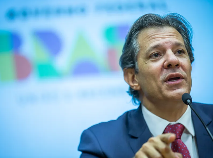 Haddad diz que juros altos levaram à prévia negativa do PIB em maio: 'desaceleração chegou forte'