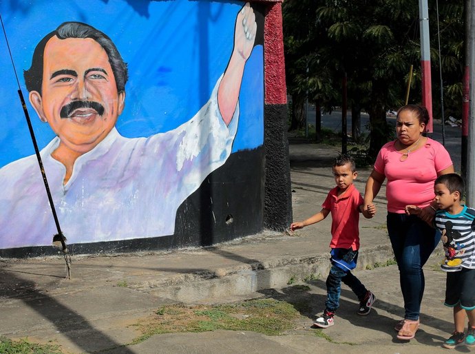 Ortega e Murillo juram um novo mandato na solidão na Nicarágua