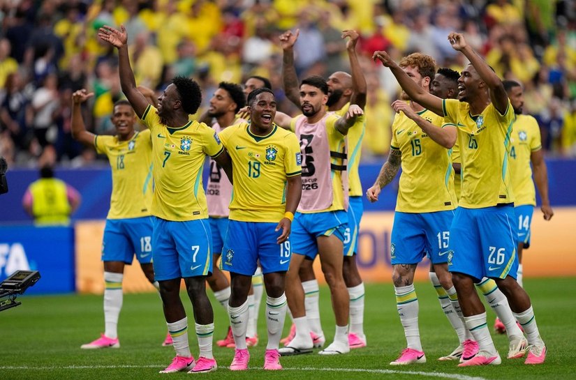 Com gol no fim, Brasil vira contra Japão e vai às oitavas da Copa do Mundo