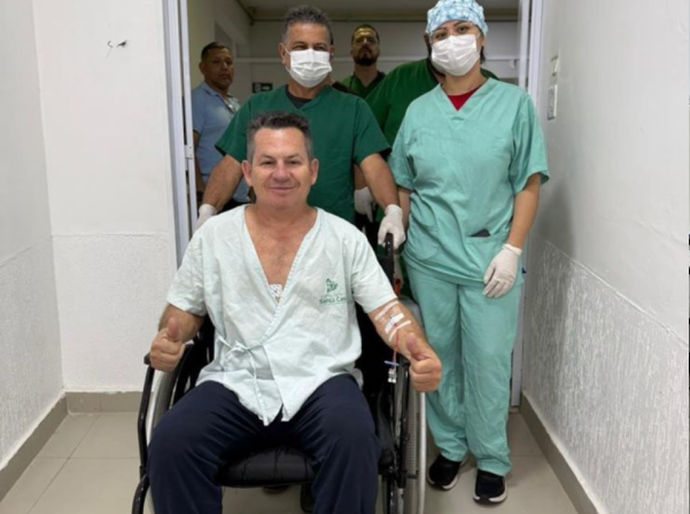 Queda, fraturas e suspeita de lesão: Mauro Mendes é internado no Sírio-Libanês em meio a tensão política