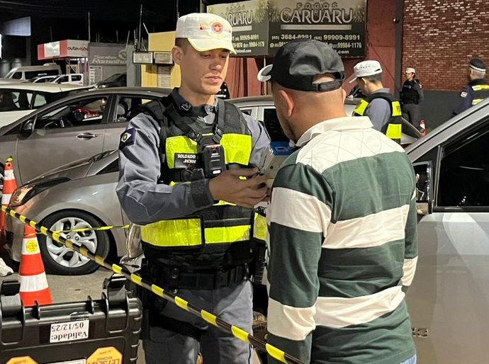 Operação prende oito pessoas e remove 46 veículos em Várzea Grande