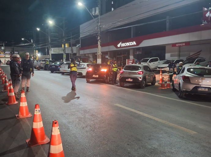 Operação Lei Seca prende dez condutores embriagados e remove 42 veículos em Cuiabá