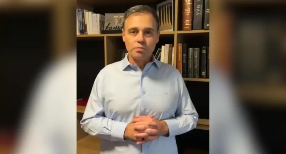 Sob crise no STF, Mendonça agradece apoio de fieis de igreja onde é pastor