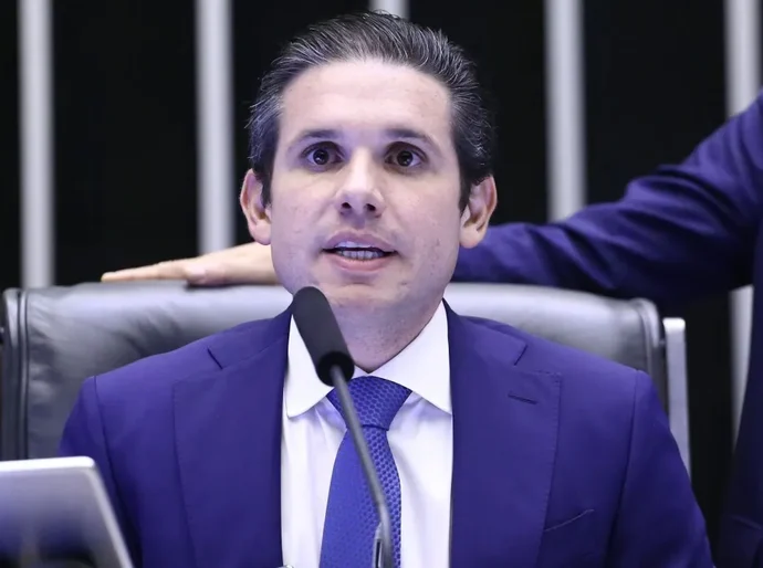 Para acelerar 6x1, Hugo convoca sessões do plenário ao longo de toda semana