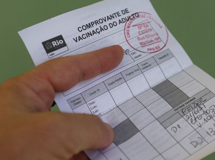 Com volta às aulas presenciais obrigatórias em grande parte do país, especialistas alertam para atualização do cartão de vacina