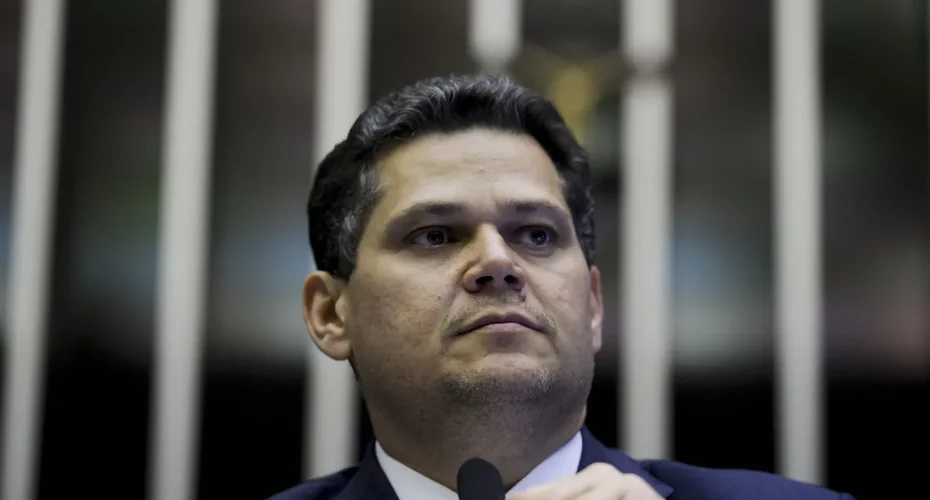 Alcolumbre barra inclusão de Bolsonaro em novo PL da Anistia