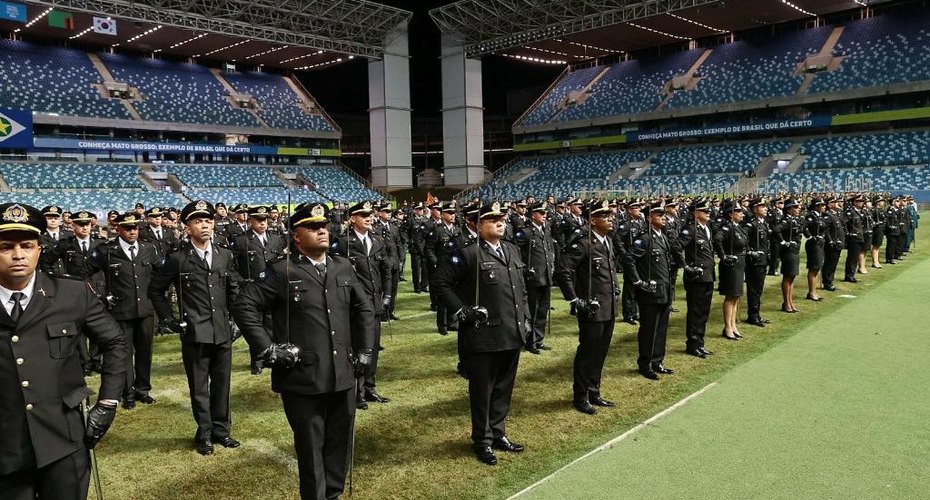 Governo de MT promove 1.015 oficiais e praças da Polícia Militar em solenidade alusiva à Tiradentes