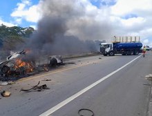 Onze pessoas morrem em batida entre dois carros na divisa da Bahia com o Espírito Santo