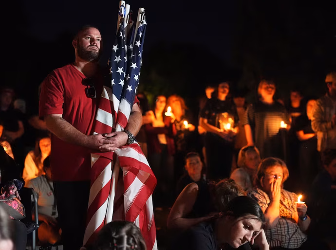 O assassinato de Charlie Kirk coloca os Estados Unidos diante do espelho de sua fratura