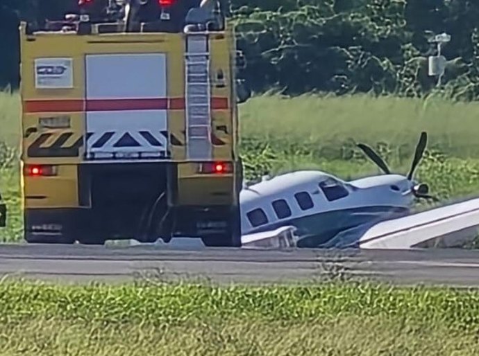 Veja Vídeo: Avião aterriza fora da pista durante pouso no aeroporto Marechal Rondon em VG