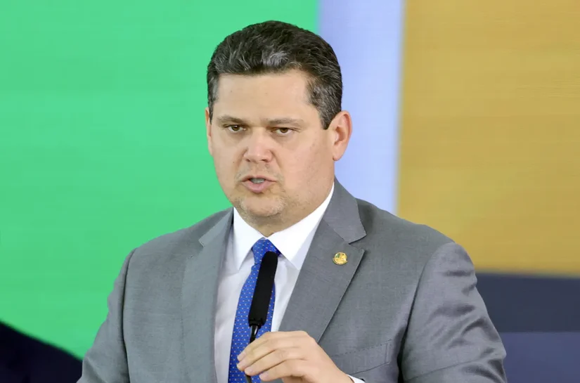 Alcolumbre retira do PL da dosimetria trecho que contradiz Lei Antifacção