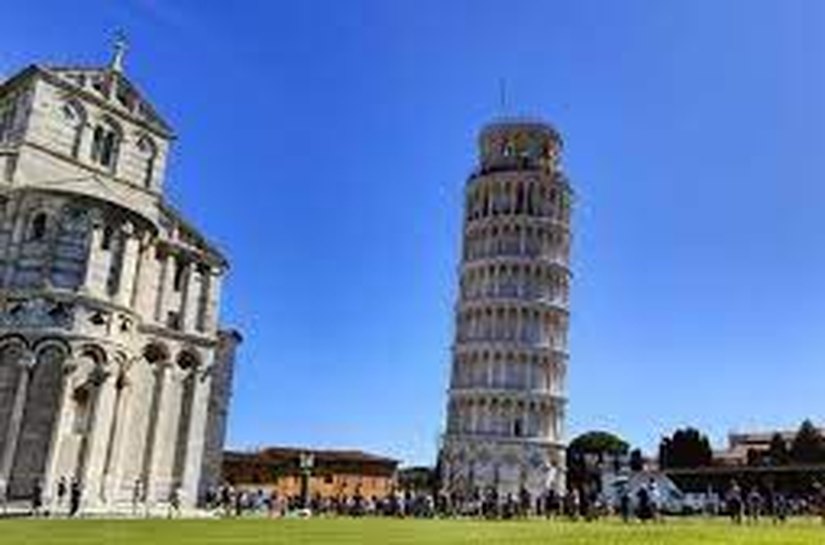 Torre de Pisa completa 850 anos com inclinação protegida e longe do perigo de desabar
