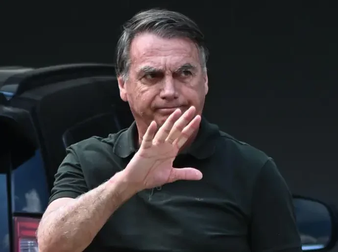 Bolsonaro pode sair da prisão em dois anos e quatro meses com PL da Dosimetria