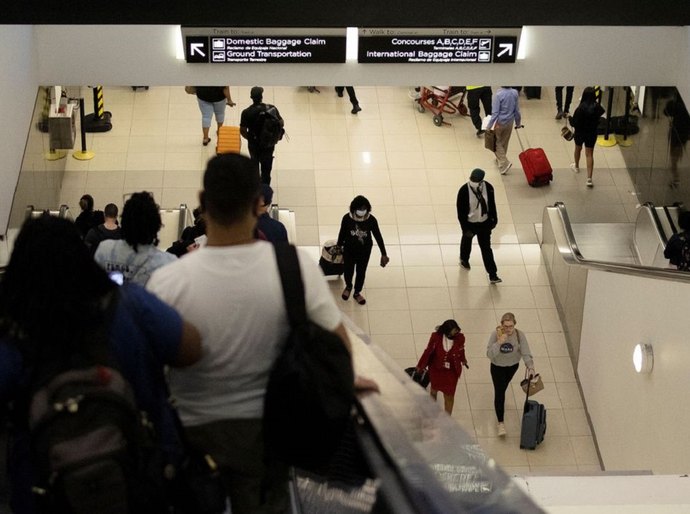 Governo anuncia quarentena de cinco dias para viajantes não vacinados