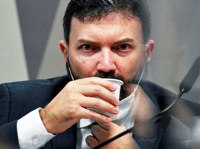 CPI: em depoimento de 7 horas, coronel nega pedido de propina e diz que queria vender vacinas para o setor privado