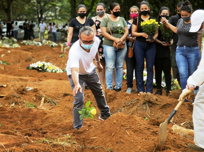 Brasil registra 1.657 mortes por Covid-19 e mais 42.980 casos da doença em 24 h