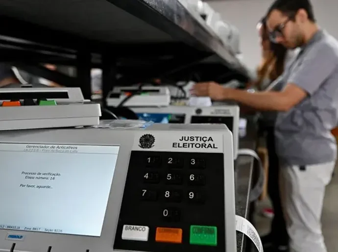 Votos nulos, brancos e abstenções devem ser recorde este ano, aposta autor de livro sobre eleições no Brasil: 'Tem algo diferente desta vez'