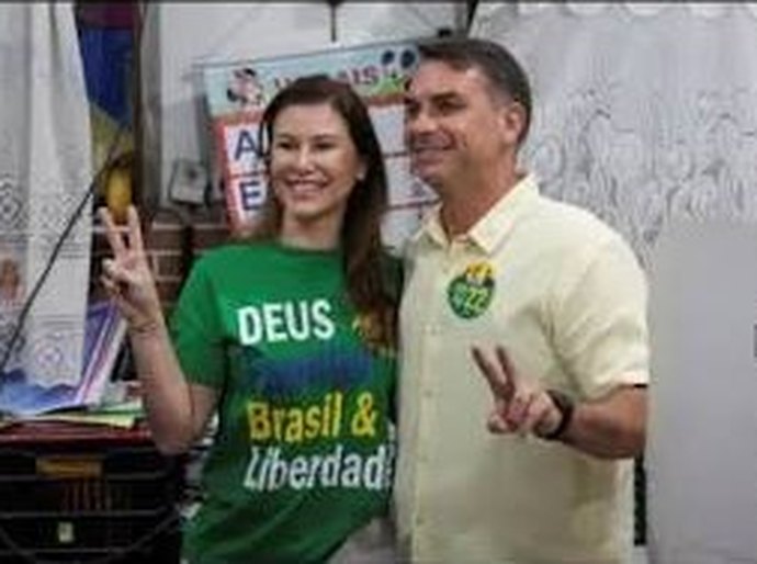 Eleições 2026: Flávio Bolsonaro vota no Rio de Janeiro