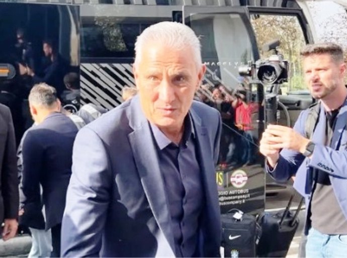 Com Tite, assédio italiano e 'trio brasileiro', Seleção chega a Turim