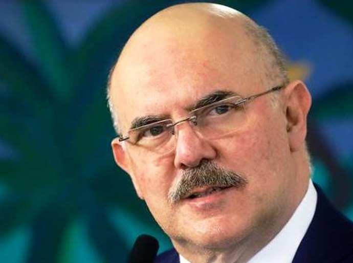 Ministro da Educação, Milton Ribeiro anuncia ter contraído Covid-19