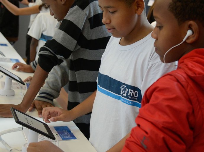 Governo vai conectar 138,4 mil escolas até 2026