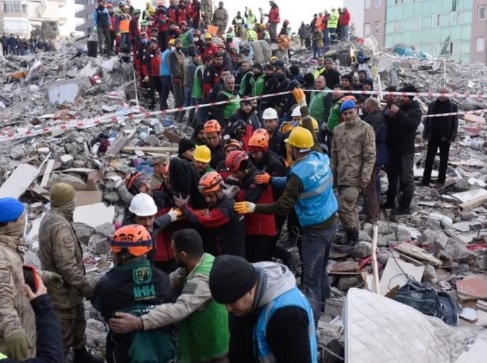 Número de mortos em decorrência do terremoto que atingiu a Turquia e a Síria passa de 33 mil