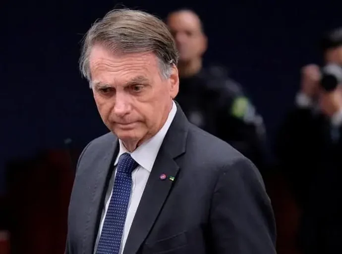 Defesa de Bolsonaro entra com recurso após Moraes encerrar processo; o que acontece agora?