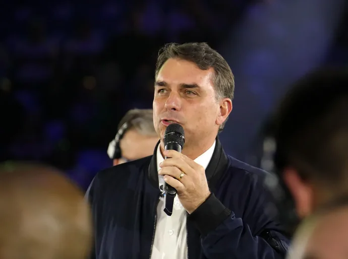 Flávio diz que mudanças na Constituição miram STF, maioridade e tributária