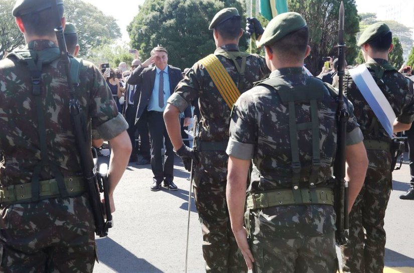 Em discurso, Bolsonaro cita possibilidade de novas trocas de comando