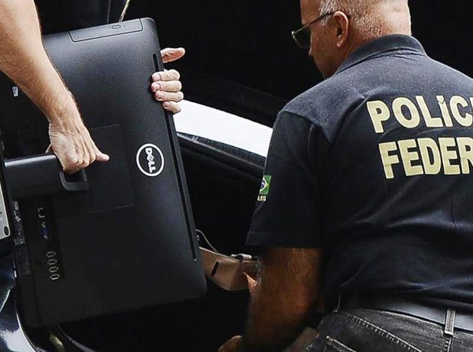Polícia Federal faz operação contra fraudes em saques do auxílio emergencial em SP