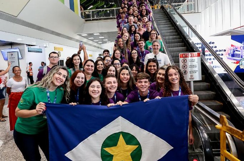 Governador acompanha embarque de alunos para intercâmbio na Inglaterra nesta sexta-feira,12