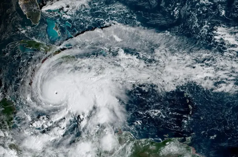 Furacão Melissa derruba internet e inunda estradas na Jamaica