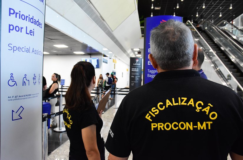 Procon Estadual fiscaliza atuação de empresas aéreas no Aeroporto Marechal Rondon em VG